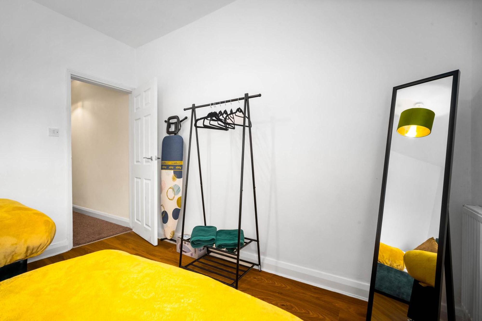 Villa 3 Bed House For Contractors & Families And Free Parking à Birmingham Extérieur photo